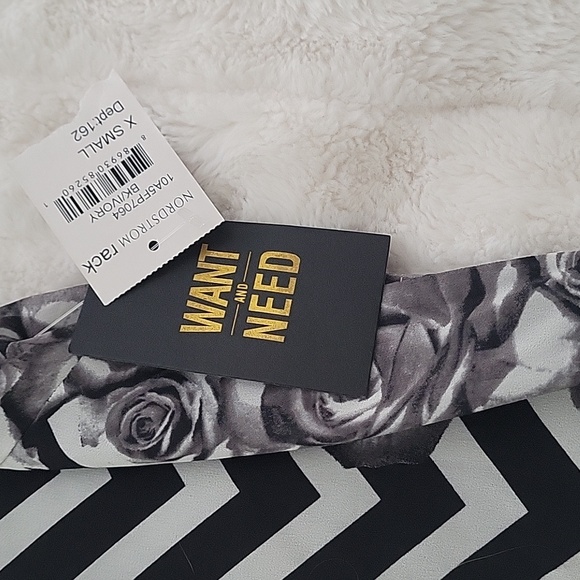 Black and white mini dress - Picture 4 of 8